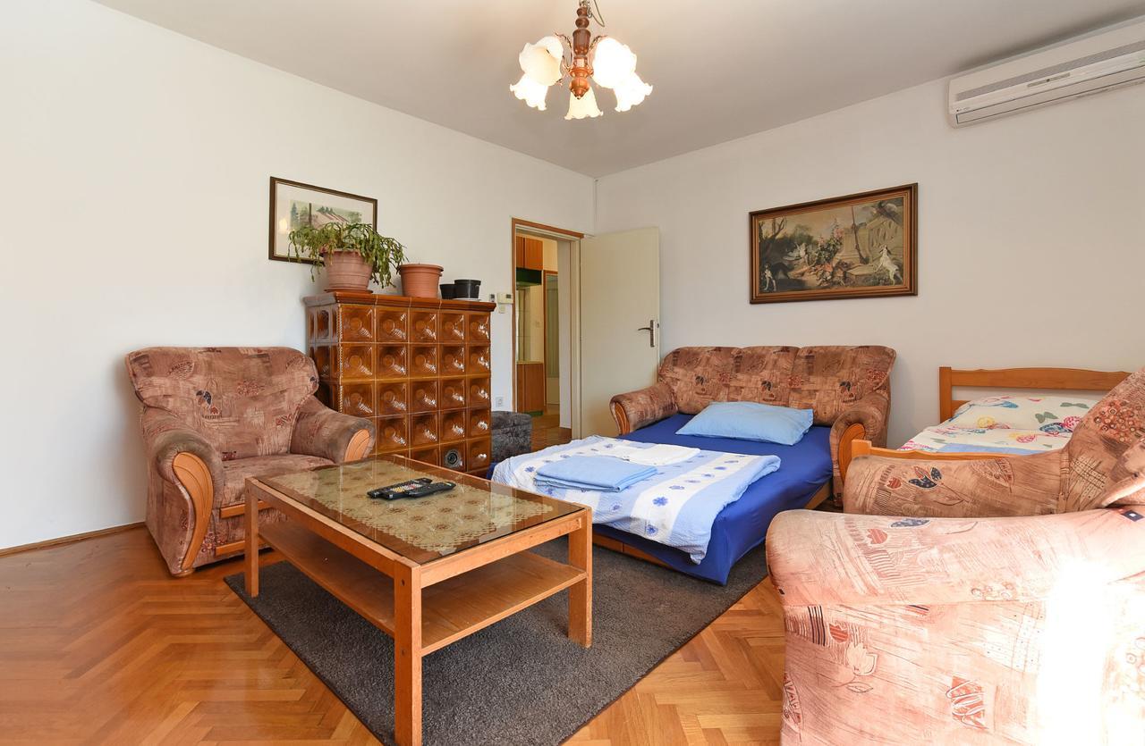Apartments Josip 74 Pula Exterior photo